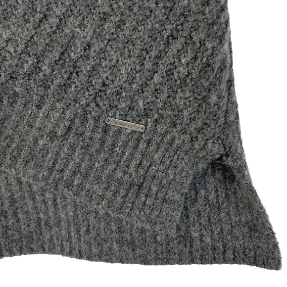 Abercrombie & Fitch Plunging Scoop Neckline Long Sleeve Acrylic Sweater Gray XS - Picture 3 of 8